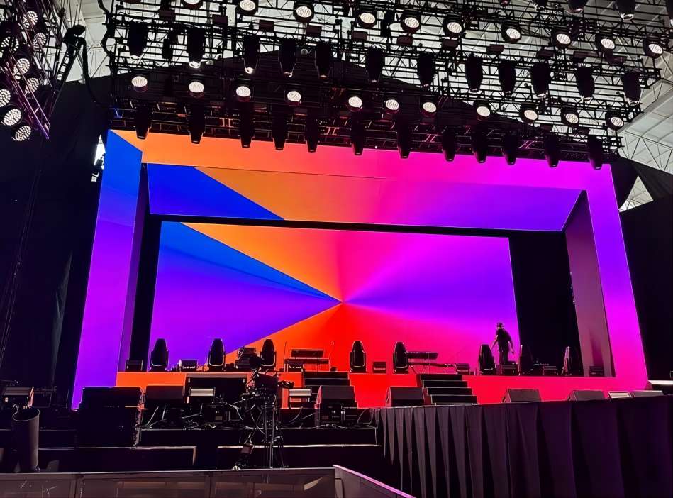 Rental LED display refers to renting a display that utilizes LED technology. It is opposite to the fixed installation led display. The structure of rental led displays should be with features such as lightweight